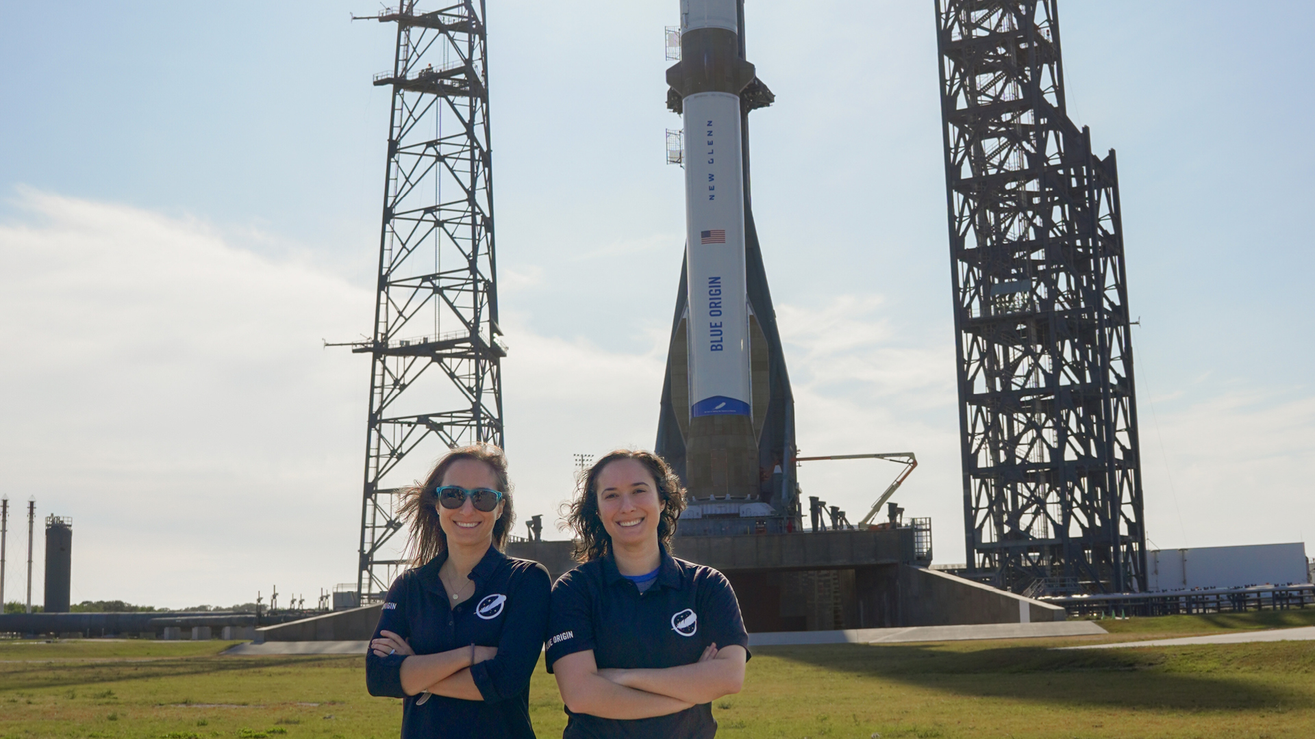 Dayle and Claire Alexander pose in front of Blue Origin’s New Glenn rocket